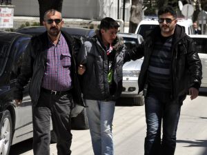 Afyonkarahisar'da Silahlı Kişi Gözaltına Alındı