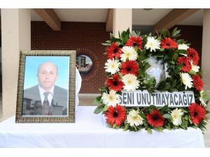 23 Nisan Töreninde Vefat Eden Öğretmen Toprağa Verildi