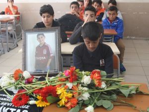 Kalp Krizinden Yaşamını Yitiren Öğrenciye Sınıfında Anma