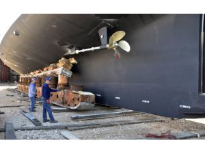 Yapımı 8 Yıl Süren Lüks Tekne Denizle Buluştu