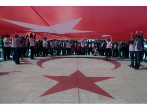 AK Parti'den "Bayrak Yürüyüşü"