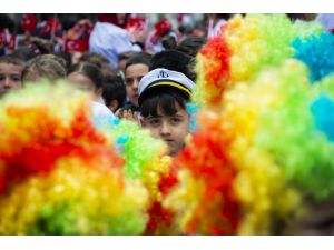 Beyoğlu'nda "23 Nisan" Yürüyüşü