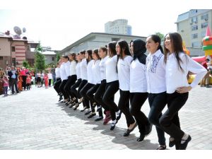 Kırgızistan'da 23 Nisan Kutlaması