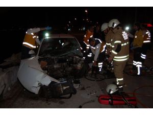 İzmir'de Otomobil Yoldan Çıktı: 5 Yaralı