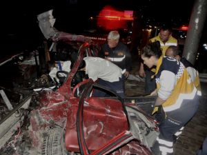 Doğum Gününde Otomobiliyle Demir Bariyerlere Çarptı