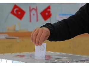 Kktc'de Halk Cumhurbaşkanı Seçimi İçin Sandık Başında