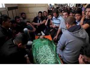 İsrail Askerleri Tarafından Öldürülen Filistinli defnedildi