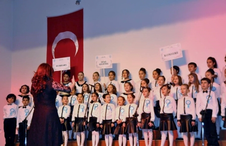 NEÜ’lü minikler kalplerinin sesini dinletti