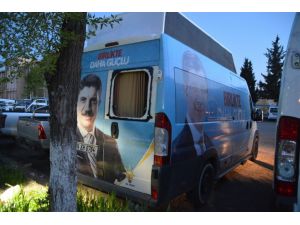 -Ak Parti Genel Başkan Yardımcısı Aktay'ın Seçim Minibüsüne Saldırı