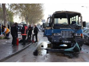 Ankara'da Trafik Kazası: 15 Yaralı