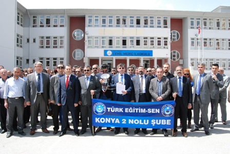 Öğretmene sendikalar sahip çıktı