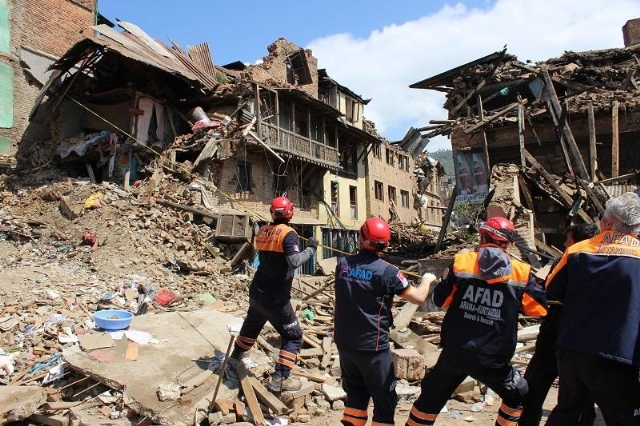 Nepal'de Ölü Sayısı 4 Bini Geçti, Sayı 10 Bine Yükselebilir