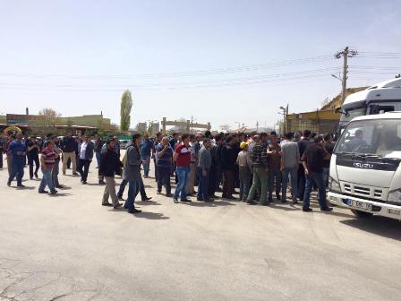 Konya'da kamyoncular eylem yaptı, yol kapattı