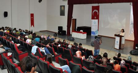 NEÜ’de Sokak Hayvanlarının Sorunları konuşuldu