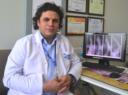 "Çocuklarda omurga eğriliği süt tüketimi ve sporla önlenebilir"