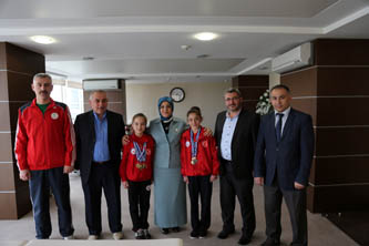 Fatma Toru şampiyonları ödüllendirdi