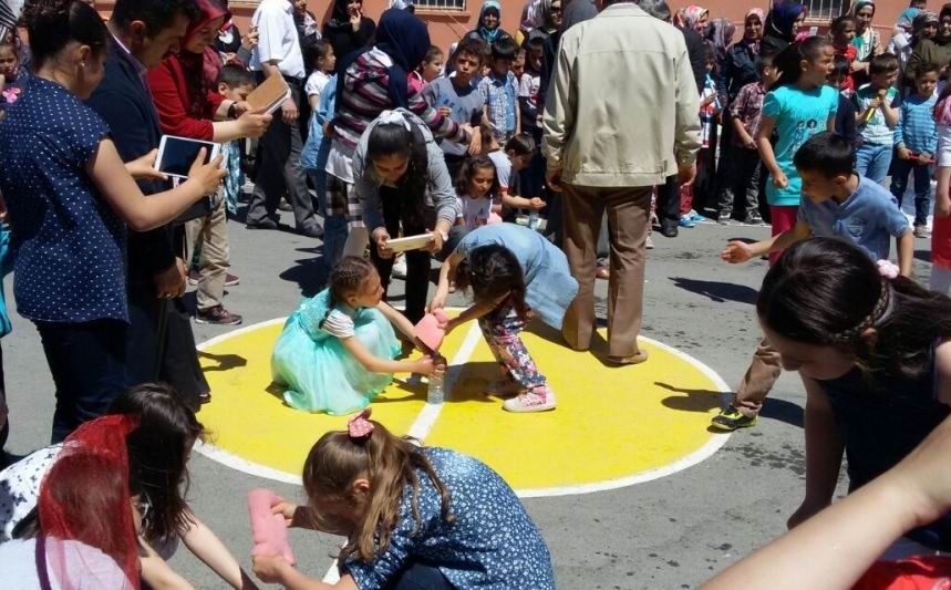 Baharın gelişini şenlikle kutladılar