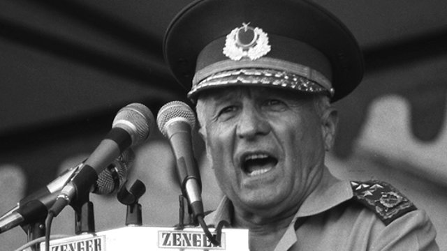 Son Dakiaka!!! Kenan Evren Fenalaştı