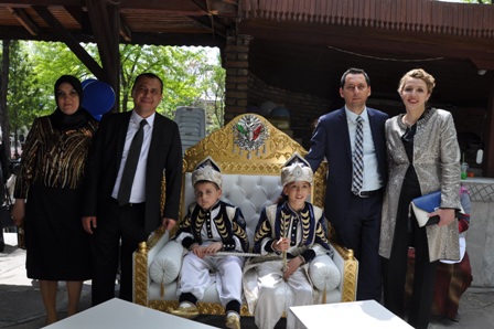 Aydınalp ailesinin sünnet mutluluğu