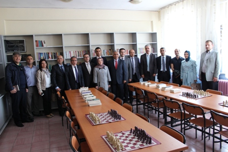 Eczacılardan 3000 kitap