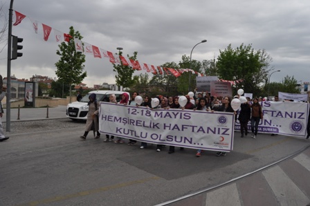 "Hemşireler özveri ile çalışıyor"