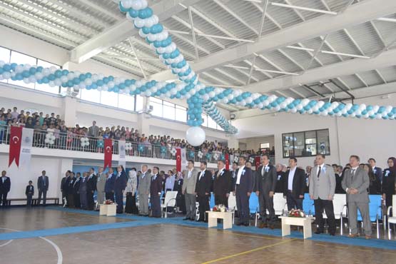 Selçuklu'da 2 spor salonu açıldı