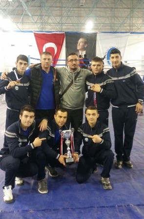 Boks’ta Selçuk’a 2 altın madalya