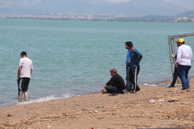 Beyşehir Gölü'nde "yüzme sezonu" erken açıldı
