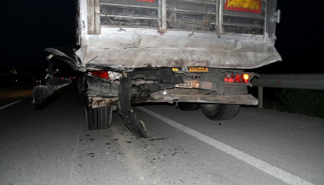 Konya minibüs TIR’a arkadan çarptı: 1 ölü, 5 yaralı
