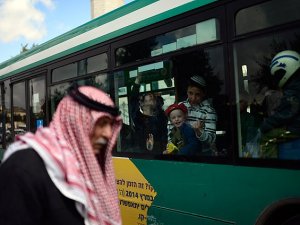 Zulmün geldiği son nokta: Filistinliler Yahudilerin bindiği otobüse alınmayacak