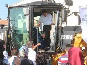 Büyükşehir’den iş makinesi desteği