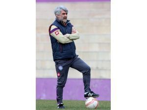 Osmanlıspor, teknik direktör Tütüneker ile yollarını ayırdı