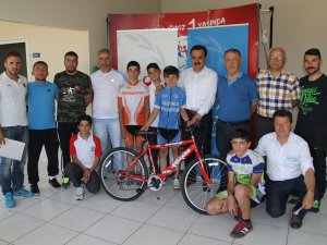 Dereceye giren bisikletçiler ödüllendirildi