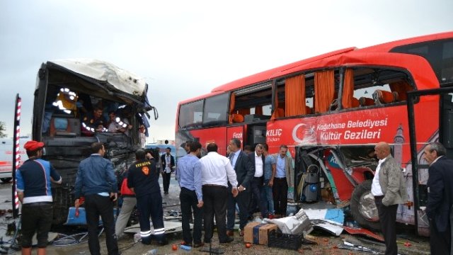 Konya'da Seçim Otobüsü Kaza Yaptı: 3 Yaralı