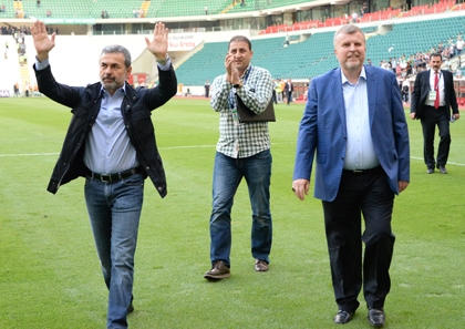 Konyasporlu taraftarlardan jest