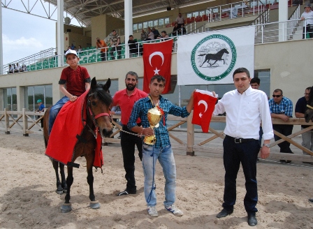 Rahvan Atları Türk Bayrağı almak için yarıştılar