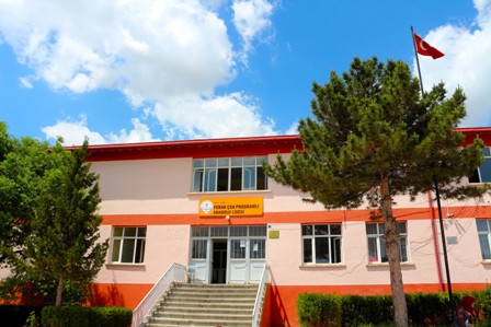 Tarla ve süs bitkileri dalları açıldı