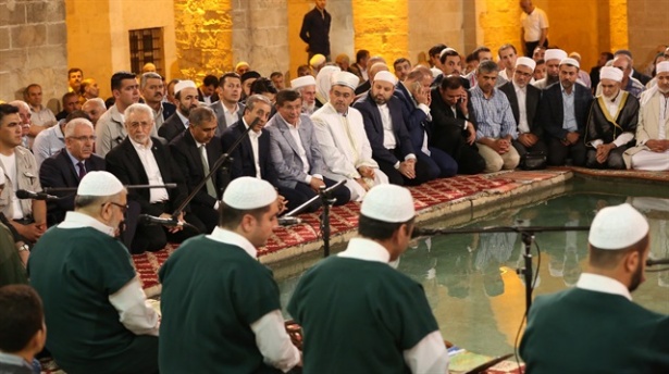 Başbakan Davutoğlu, Kürtçe Mevlid-i Şerif Dinledi