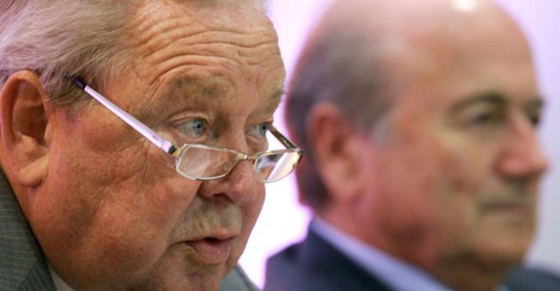 Johansson, Blatter'i yerden yere vurdu