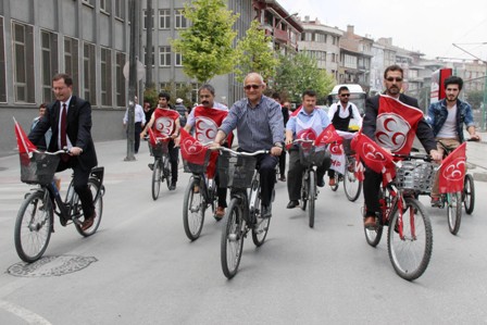 MHP’li adaydan bisikletli seçim çalışması