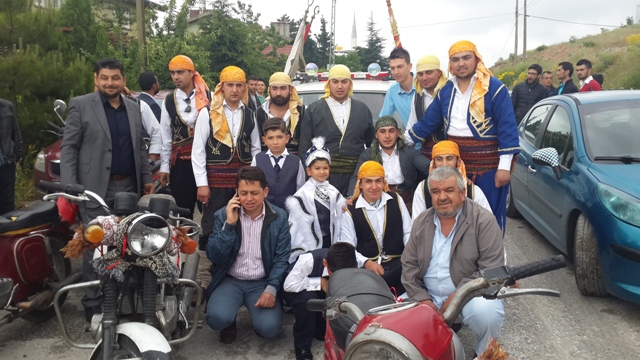 Barlık ve Öztoprak ailelerinin mutlu günü