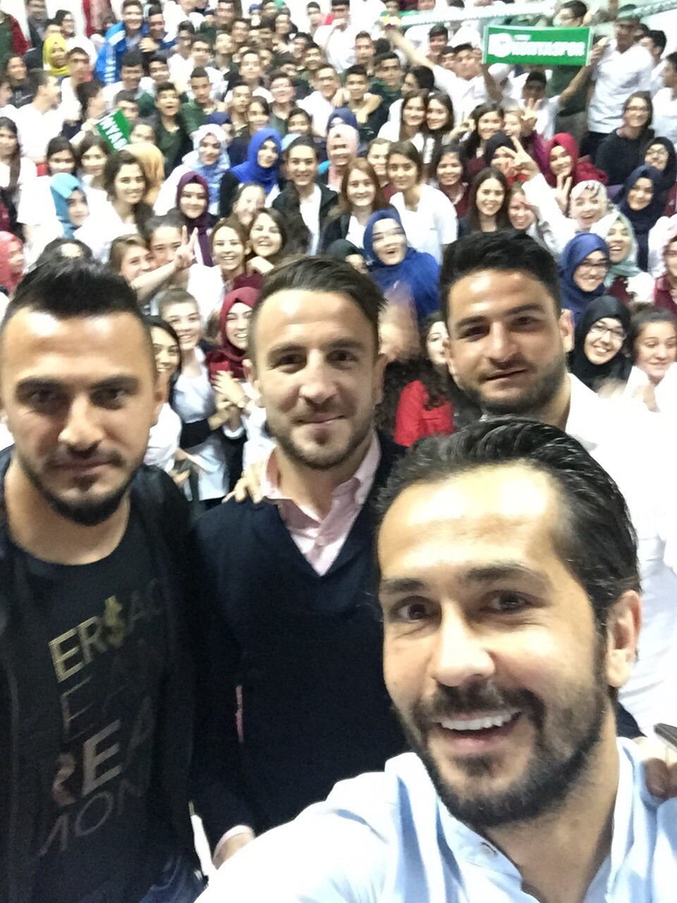 Konyasporlu futbolcular Özel İbni Sina Anadolu Sağlık Meslek Lisesi'nde