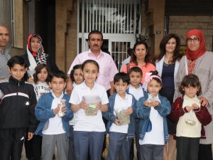 Öğrencilerden Beş ve On kuruşlarla anlamlı hayır