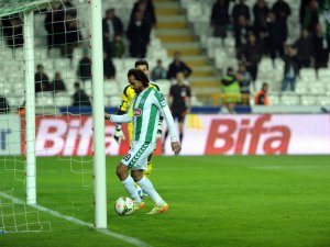 Kartal ayağını kullandı