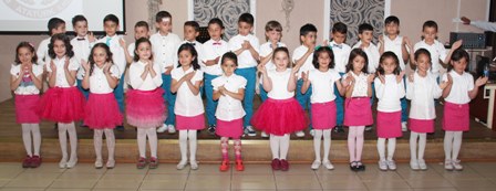 Minikler şiir olup gönüllere aktı