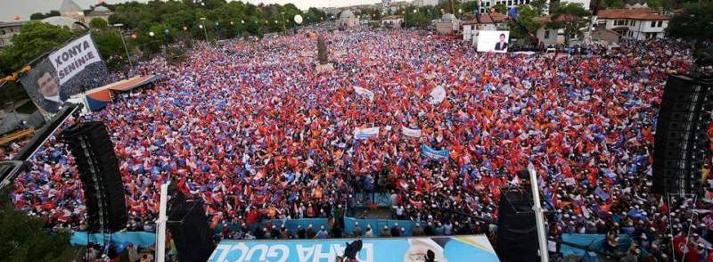 Konya Davutoğlu'nu bağrına bastı