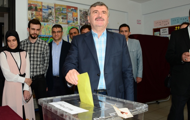 Başkan Tahir Akyürek oyunu kullandı