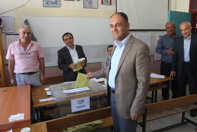 Özaltun1164 numaralı sandıkta oy kullandı