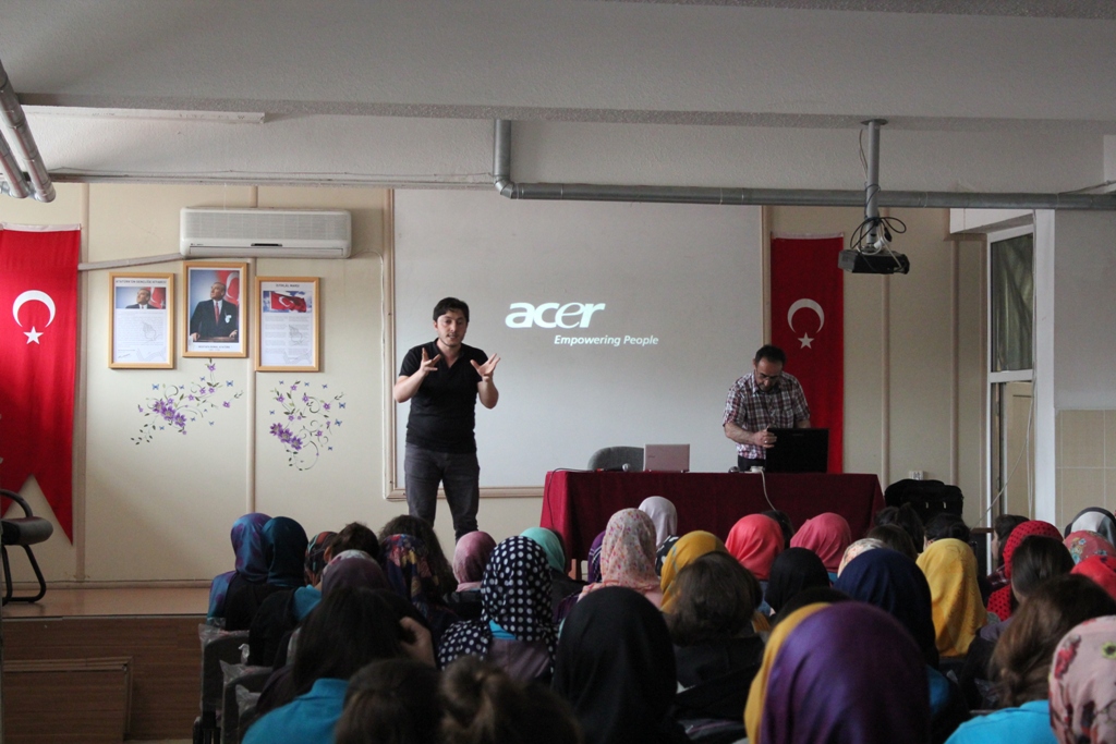 Ribat Eğitim Vakfı'ndan öğrencilere motivasyon semineri