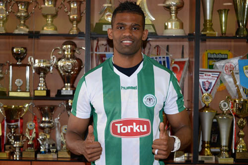 Dossa Junior, Konyaspor'a imzayı attı